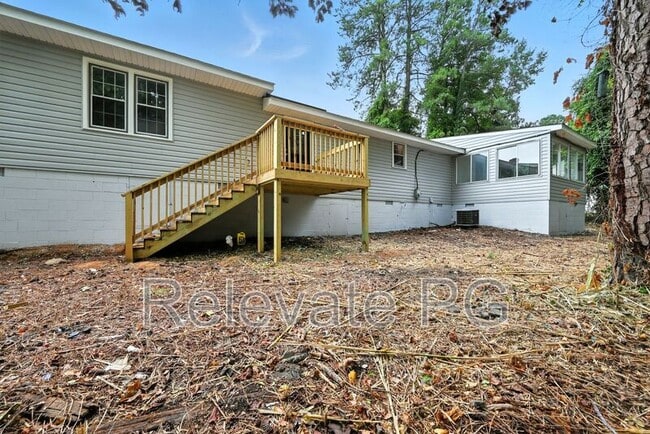 Building Photo - 6432 Maple Rd
