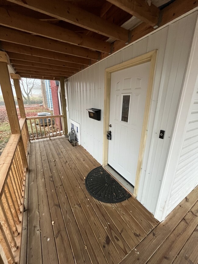 Building Photo - 1910 Hst W 10th St