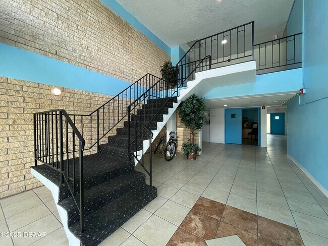 Building Photo - 1850 S Park Ave