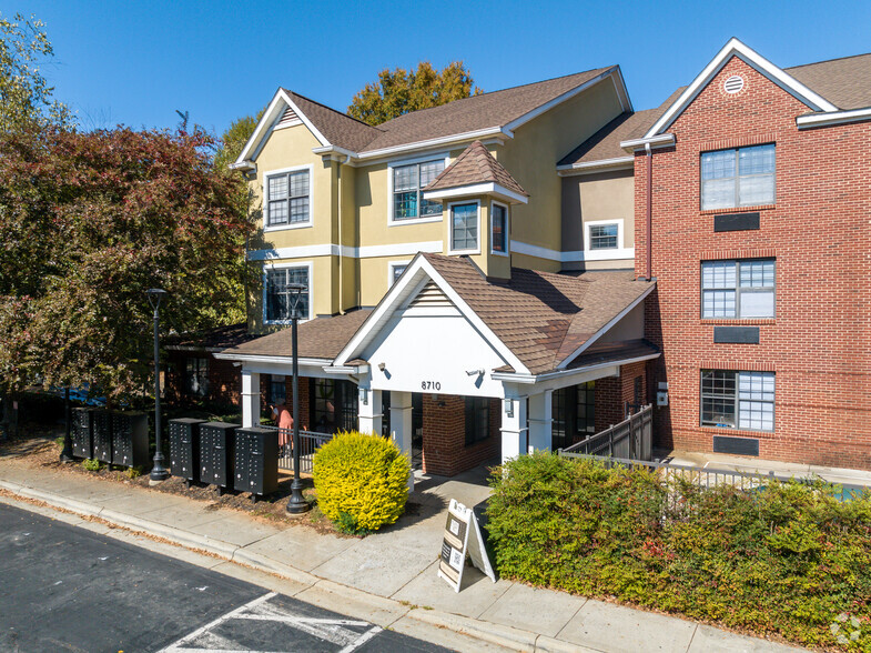 Primary Photo - Flats at 87Ten