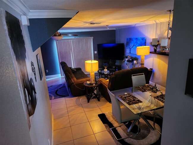 Building Photo - 6617 Winfield Blvd