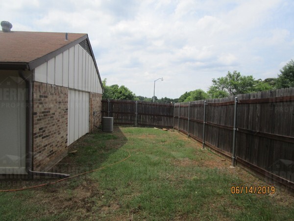 Building Photo - 3900 Glen Knoll Ct