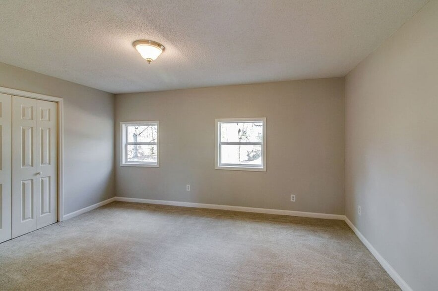 Building Photo - 713 Ridgecrest Dr