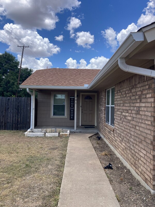 Building Photo - 101 Bridle Dr
