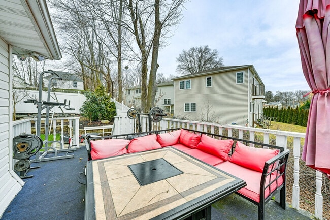 Building Photo - 5 Terrace Pl