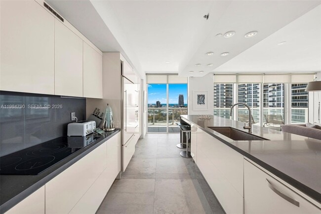 Building Photo - 450 Alton Rd