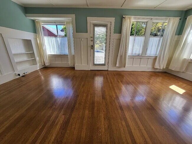 Building Photo - A spacious, sunny room with big windows, 3 blocks from North Berkeley BART, UCB