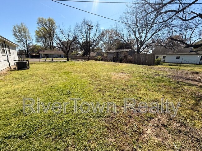 Building Photo - 348 Bonnell Ave