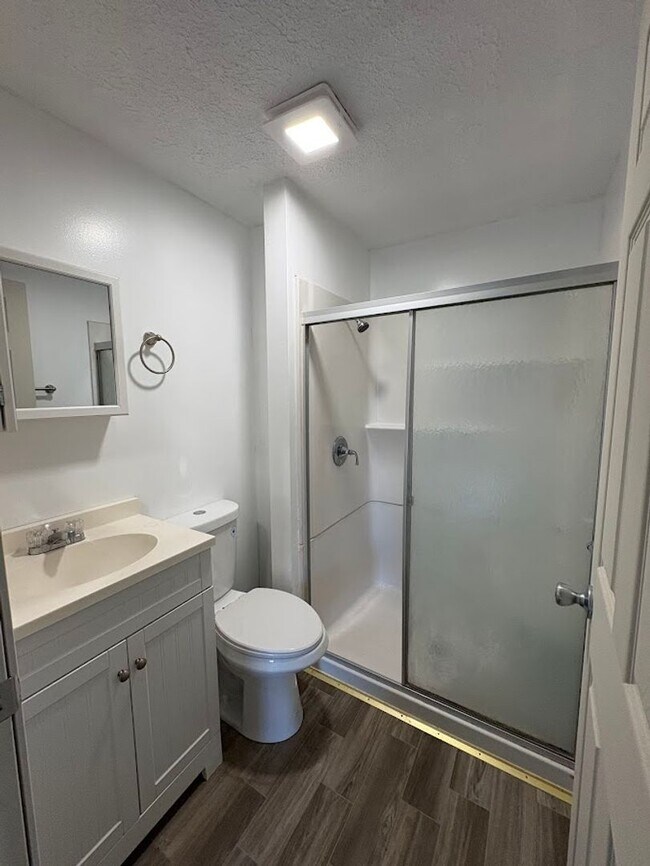 Building Photo - Two bedroom one bathroom home for rent