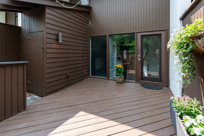 Building Photo - 9 Arden Way