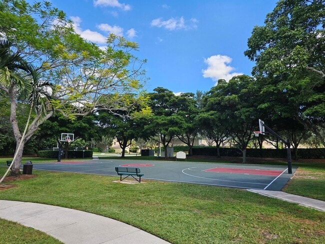 Building Photo - 7533 Topiary Ave