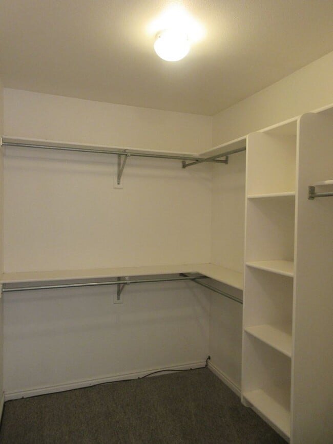 Building Photo - 461 E Cobblecreek Dr