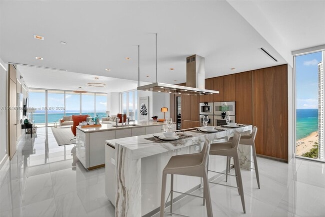 Building Photo - 18501 Collins Ave