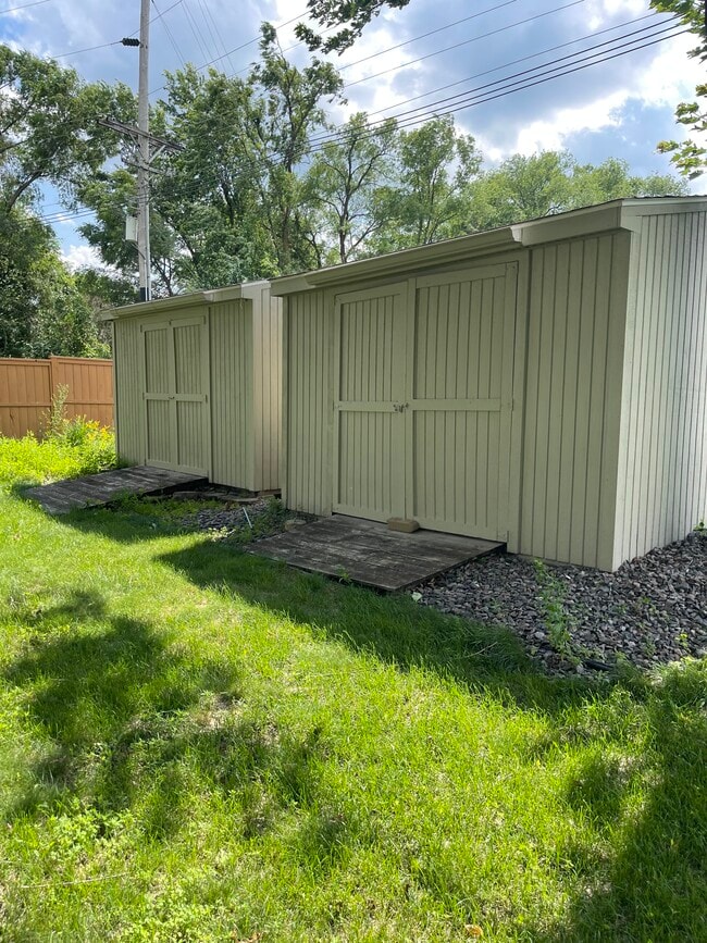 Building Photo - 573 N Donnelly Ave