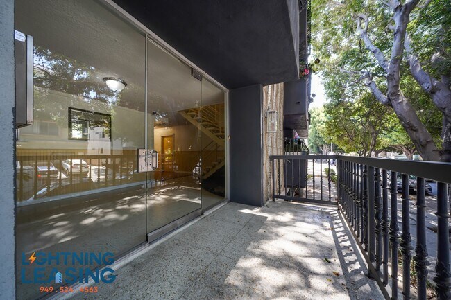 Building Photo - 703 Irolo St