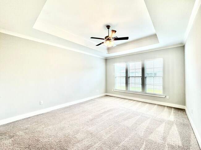 Building Photo - Warm Elegance in The Willows - 4Bedroom 2B...
