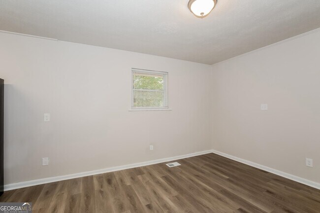 Building Photo - 424 Azalea Dr