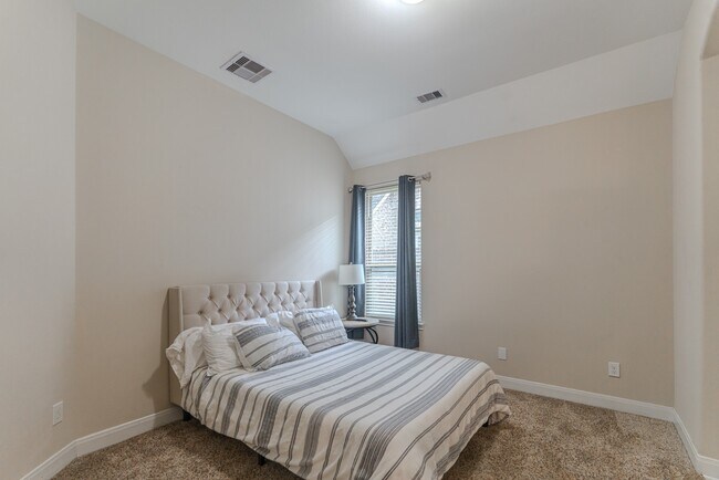Building Photo - 34 Danby Place