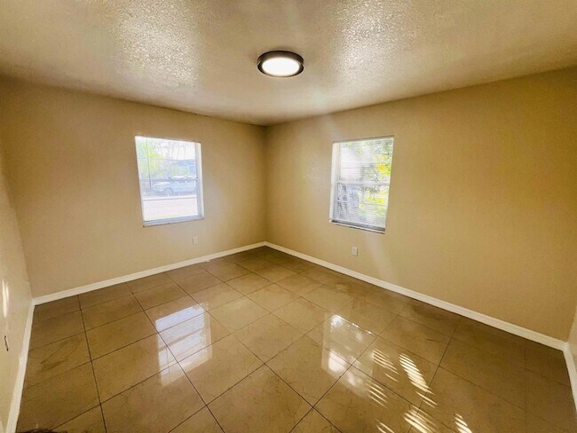 Building Photo - 3029 Martin Ave