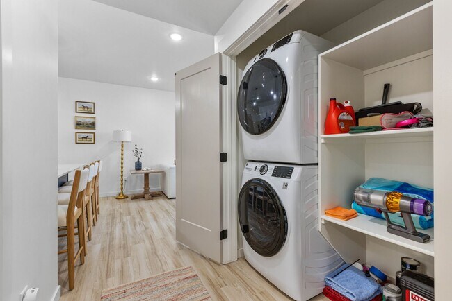 Building Photo - Modern 2 Bed/2 Bath Condo in Rexburg