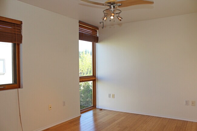 Building Photo - Lovely 3 Bed, 2 Bath Townhouse in North Tabor