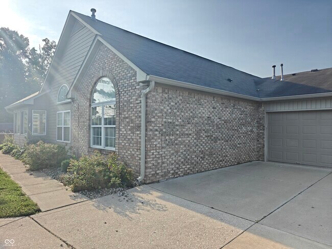 Building Photo - 2392 Steeple Chase