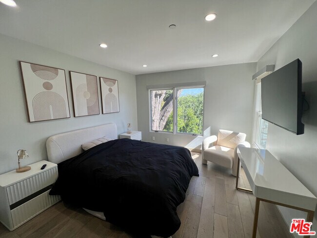 Building Photo - 3943 Fredonia Dr