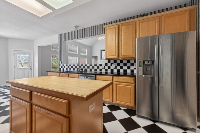 Building Photo - 3127 Edgewood Dr