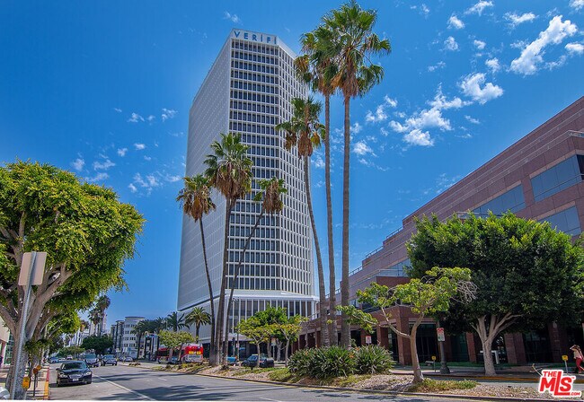 Building Photo - 735 Hauser Blvd