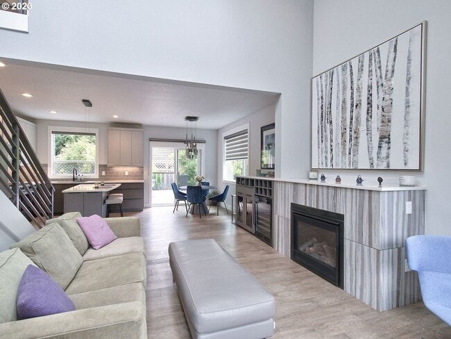 Building Photo - Fully Furnished Lake Oswego Gem!!!!
