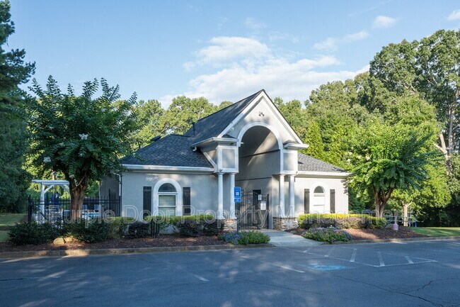 Building Photo - 304 Meadow Point