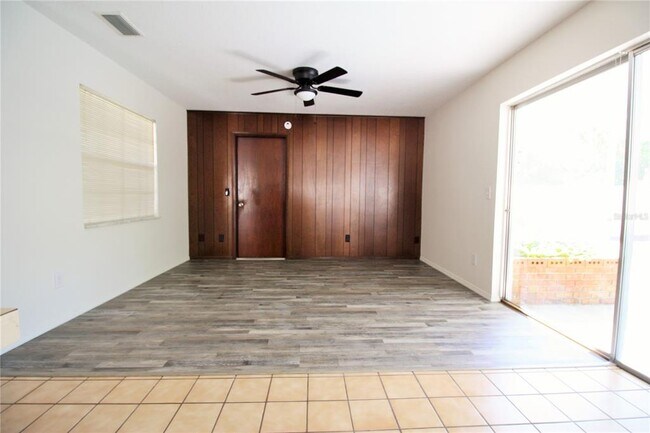 Building Photo - 390 Lilac Rd