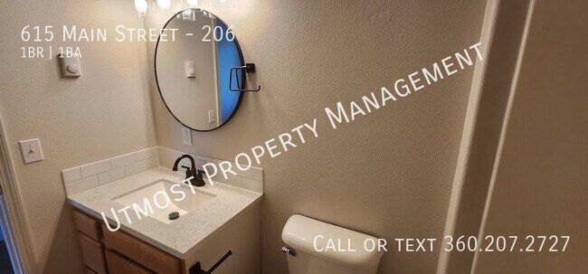 Building Photo - 615 Main St