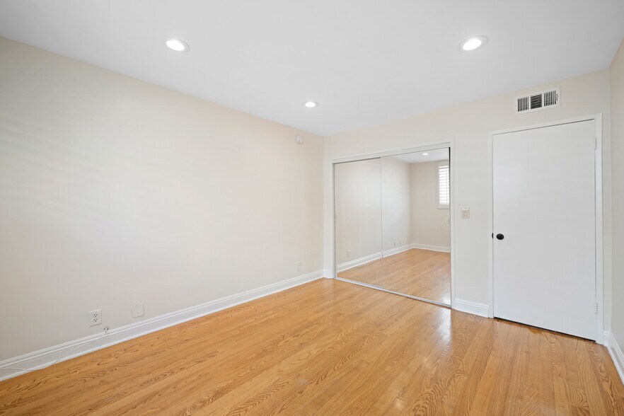 Building Photo - 14141 Dickens St