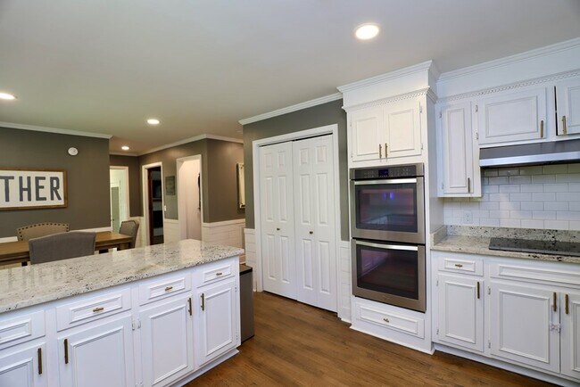 Building Photo - 2459 Clematis Trail