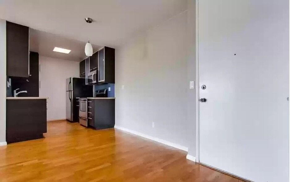 Building Photo - 837 Cowper St