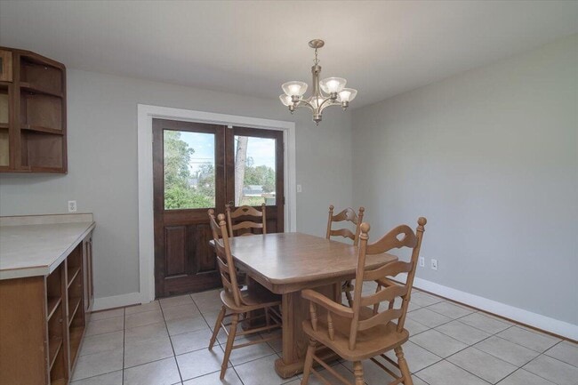 Building Photo - 2615 Springwood Dr