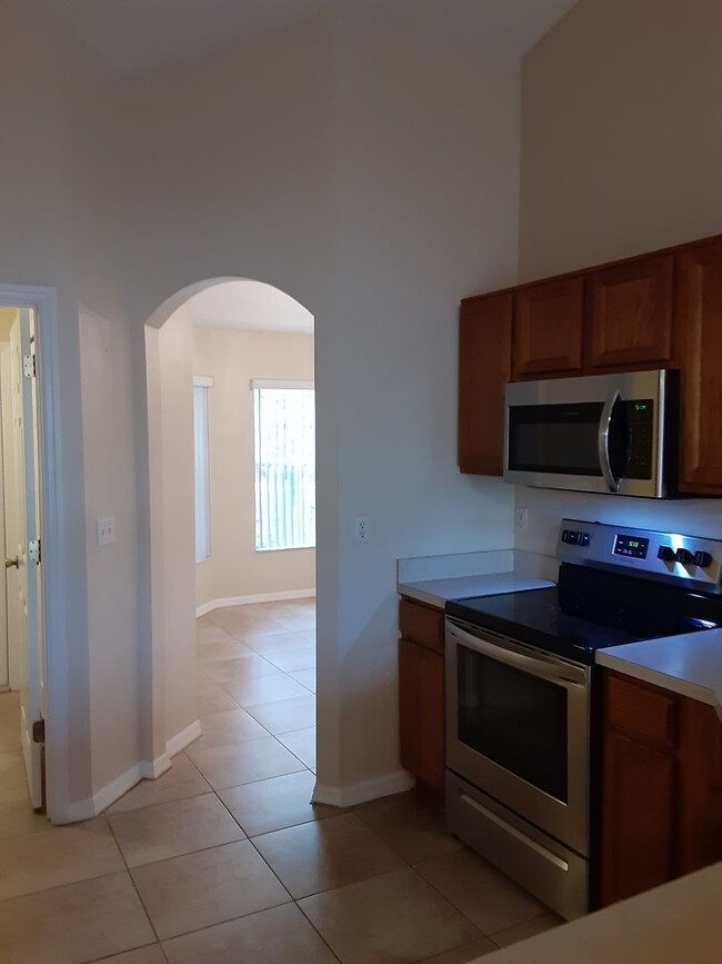 Building Photo - Beautiful 3 Bedroom Near The SunCoast Parkway