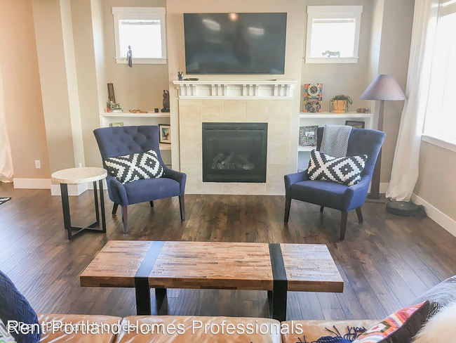 Building Photo - 5860 NE Pohlman Dr