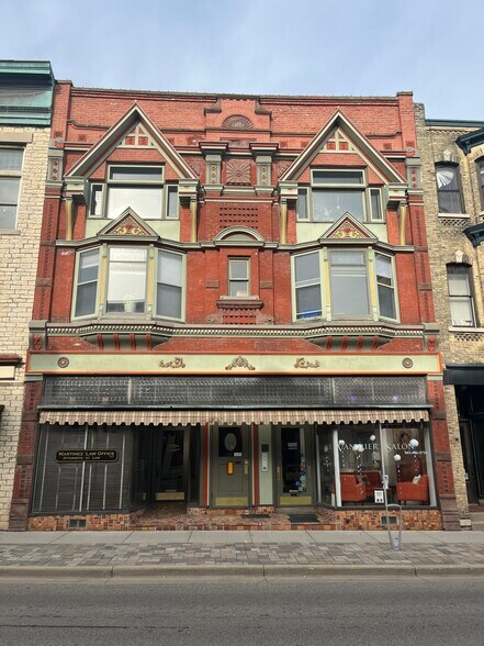 Building Photo - 912 Clinton St