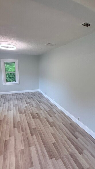 Building Photo - 7800 Rose Ave