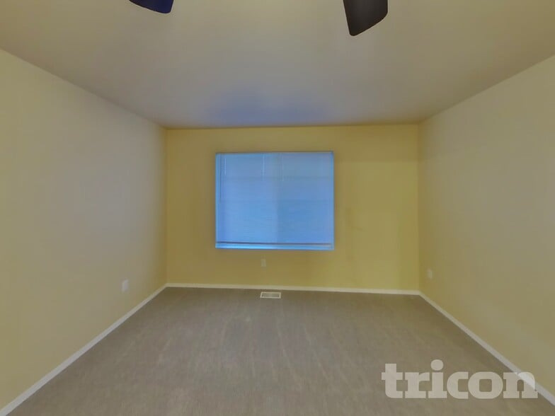 Building Photo - 2254 SW Siskin Cir