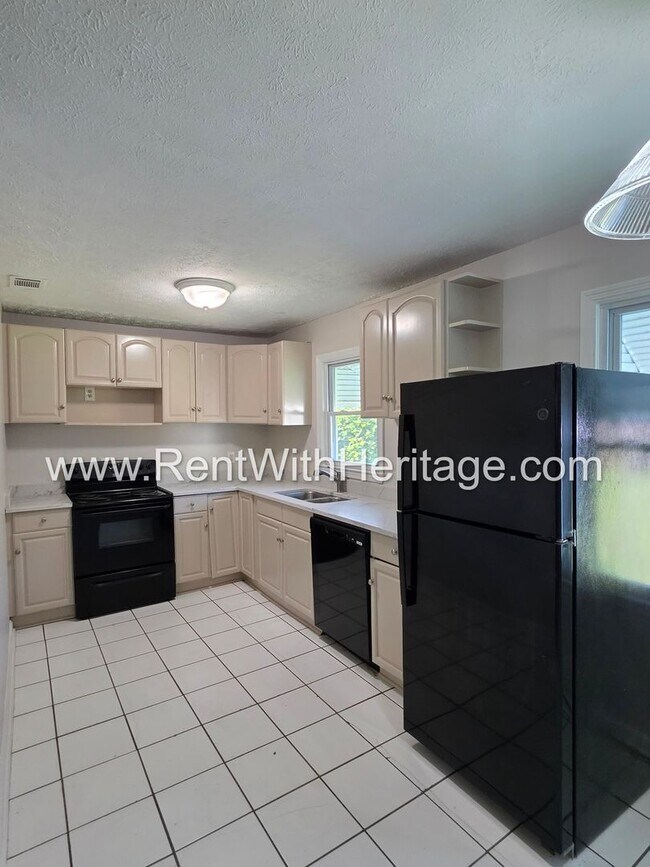 Building Photo - 5990 Peco Ln