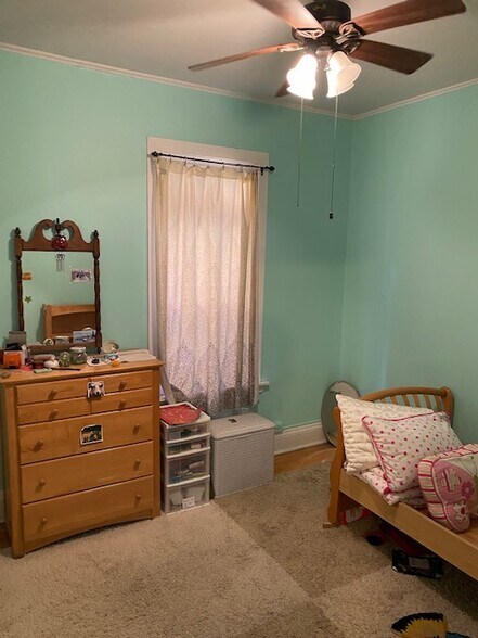 Building Photo - 1334 W Winona St