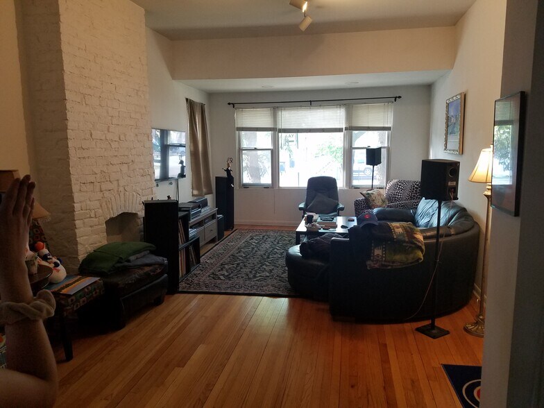 Living Room - 1545 Barry W Ave