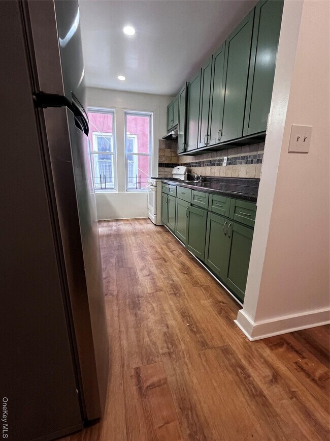 Building Photo - 1129 Noble Ave