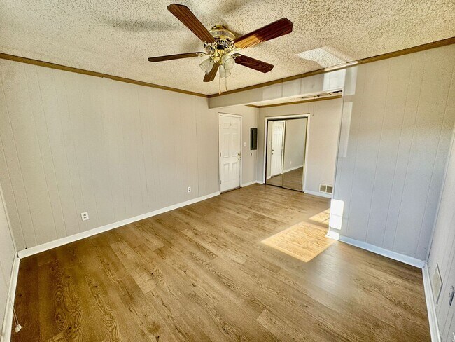 Building Photo - 77 Executive Ln