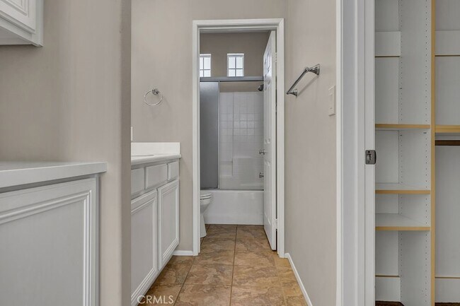 Building Photo - 210 Timberwood