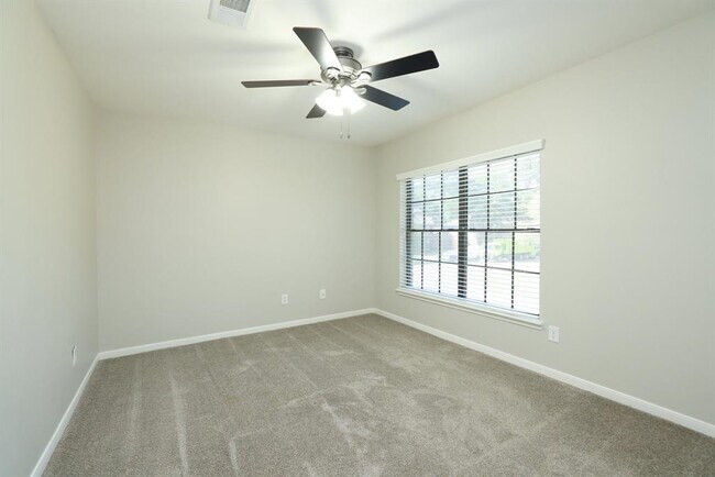 Building Photo - 17318 Shadow Valley Dr