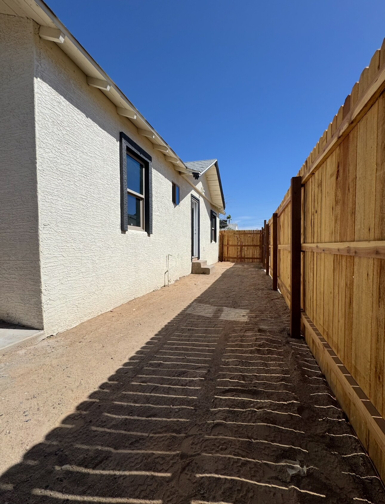 Building Photo - 5518 E Calle Encinas